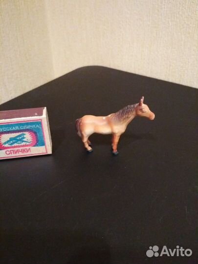 Фигурки лошадей