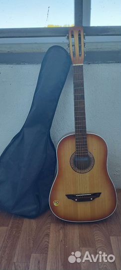 Акустическая гитара