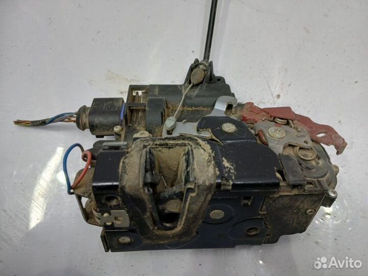 Замок боковой двери передний правый Skoda Fabia MK