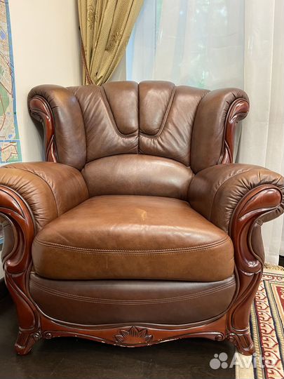 Кожаный диван