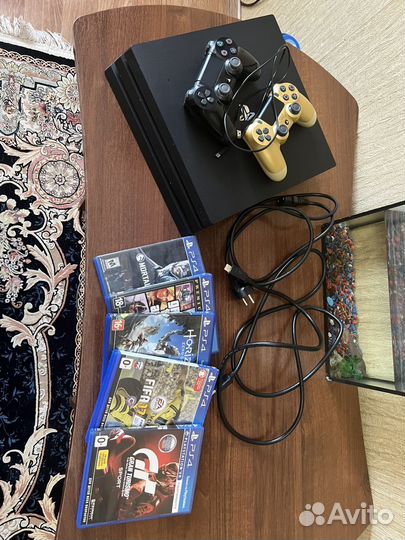 Sony PS4 pro 1tb, 5 дисков, и два джойстика