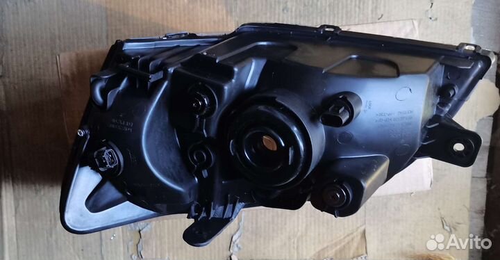 Фара правая на hyundai getz 2002 г