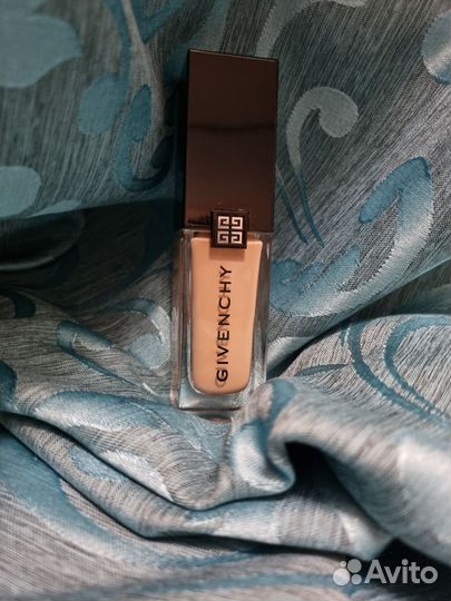 Givenchy prisme libre тональный крем