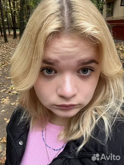 Сотрудник пункта выдачи ozon