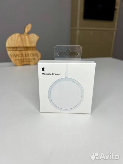 Беспроводное зарядное устройство Apple MagSafe