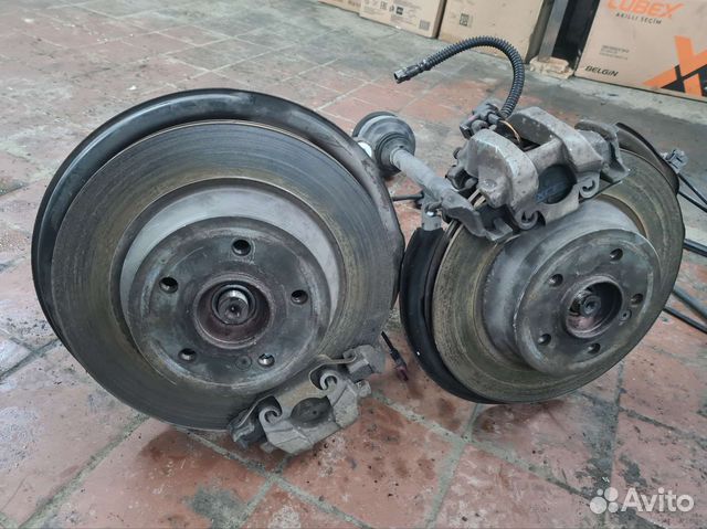 Кулак задний левый правый со ступицей Mercedes 211