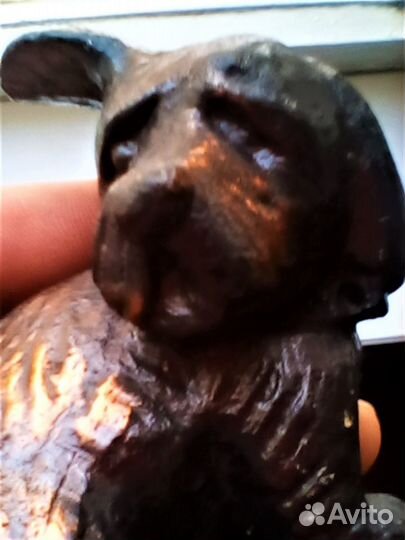 Фигурка собака