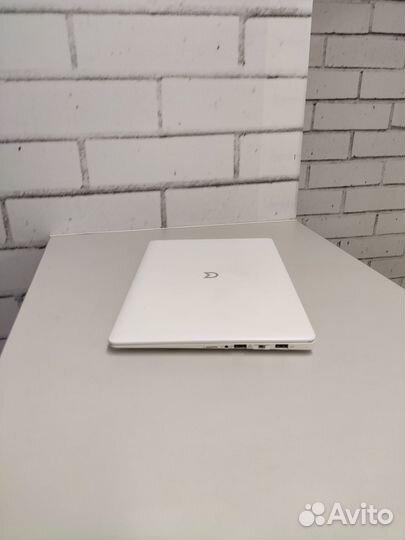 Top Laptop Компактный белый ноутбук Irbis