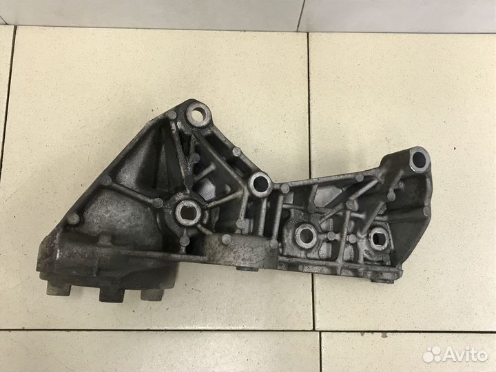 Кронштейн генератора Duster 2012