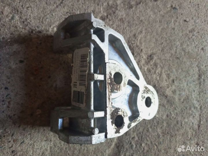 Кронштейн крепления генератора Нива