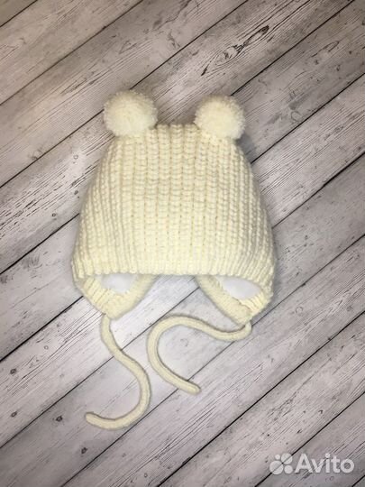 Шапка-чепчик детская, шапка с помпонами