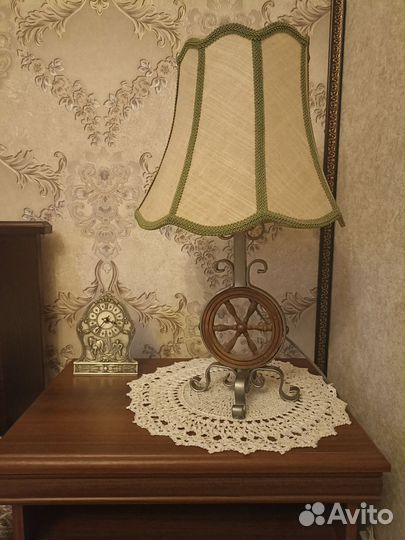 Лампа настольная