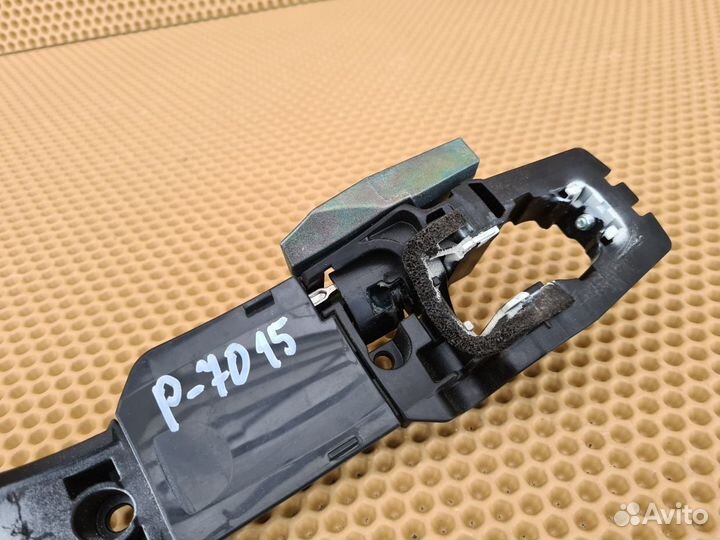 Кронштейн ручки двери левый Infiniti