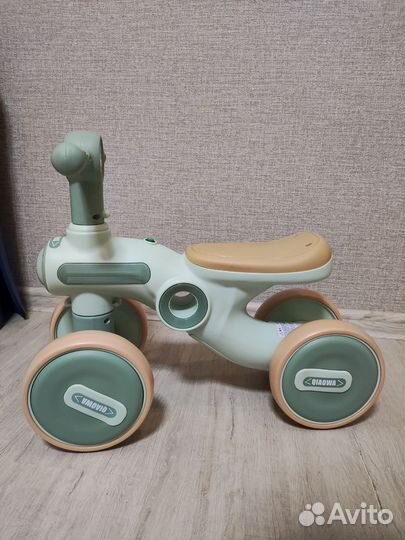 Детский беговел (велосипед)