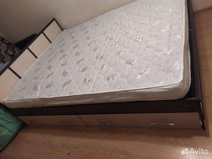 Кровать с матрасом