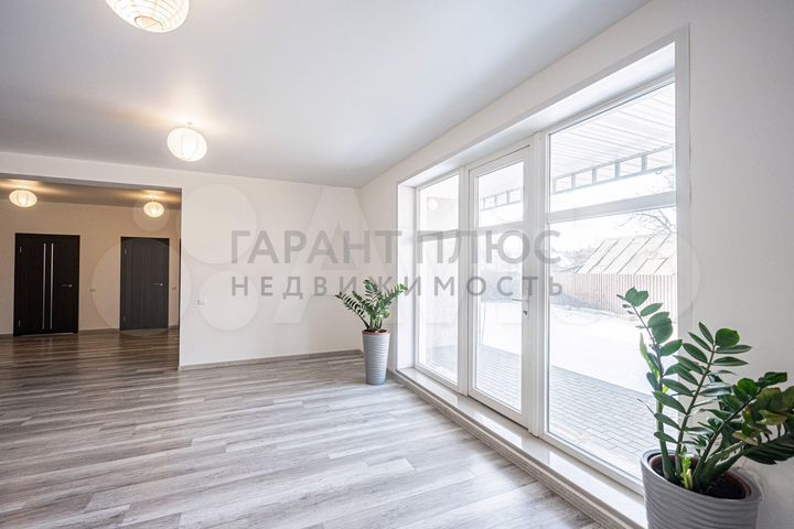 Коттедж 240 м² на участке 4,5 сот.