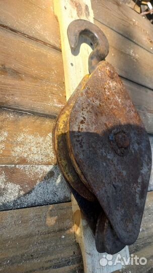 Крюк крановый