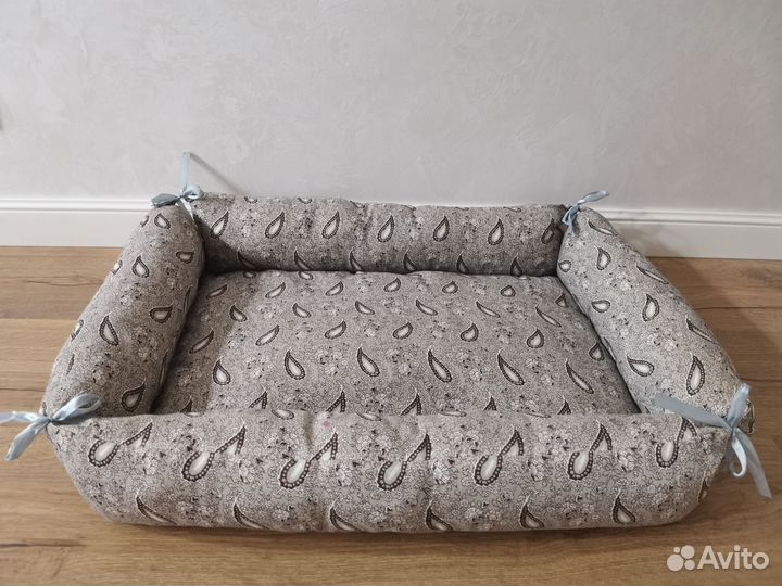 Лежанка для собак и кошек