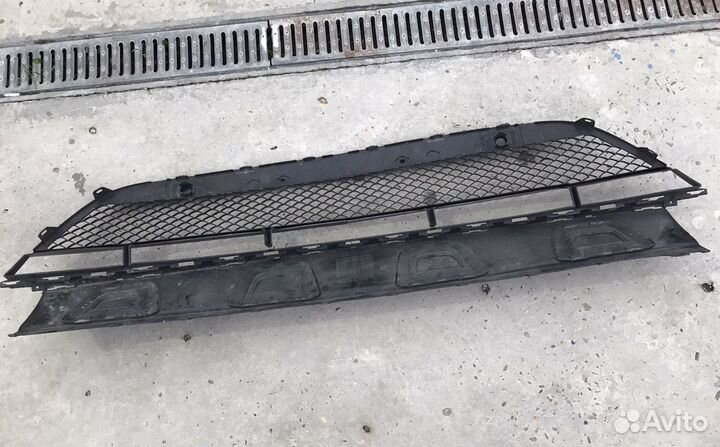 Решетка переднего бампера Mercedes X253