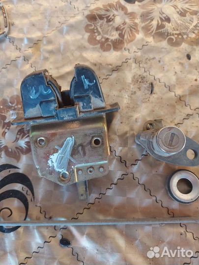 Замок багажника на Honda Inspire