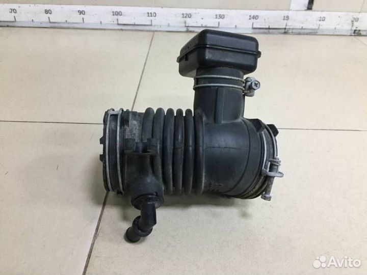Б/У Патрубок воздушного фильтра 1788131400 toyota