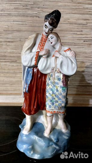 Статуэтки фарфор СССР -Майская ночь,Любит-не любит