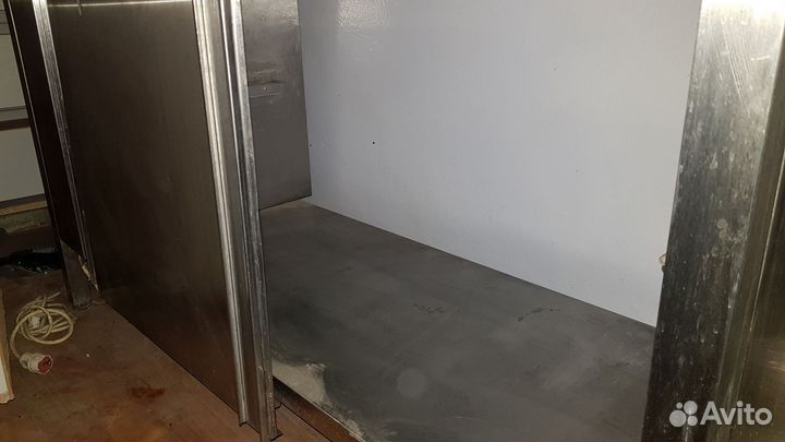 Стол из нержавеющей стали