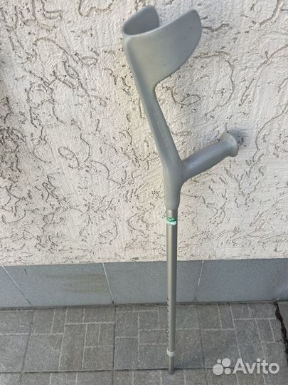Костыль с подлокотником