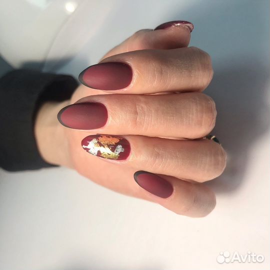 Модель на маникюр