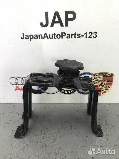 Крепление аккумулятора Audi A5 8T cdnc 2011