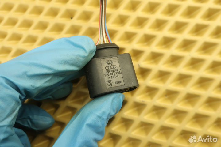 Разъем VAG 1J0973704