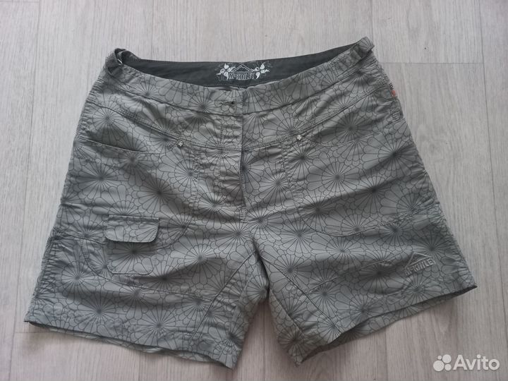 Много разных женских шорт 46 р-р