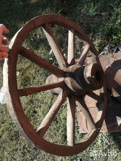 Колесо от телеги деревянное