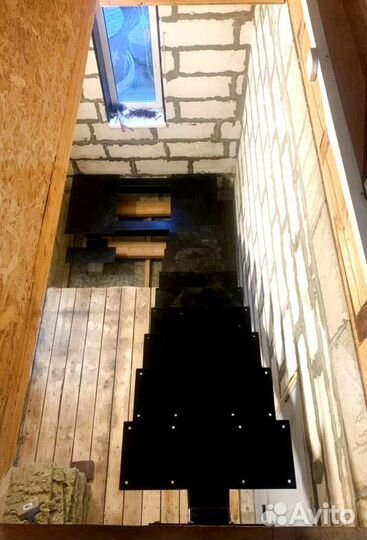 Металлические лестницы с поворотом