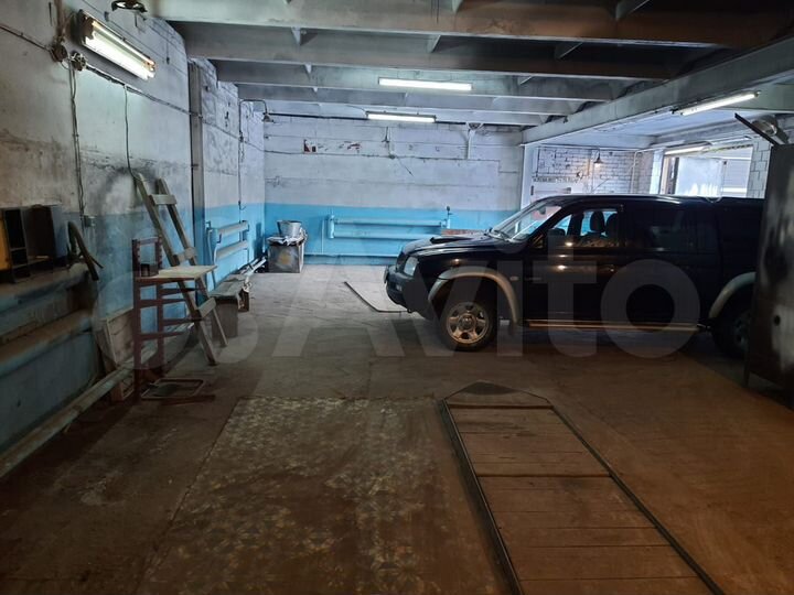 Гараж, > 30 м²