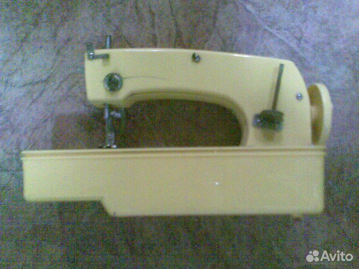 Швейная машинка и флажки детские