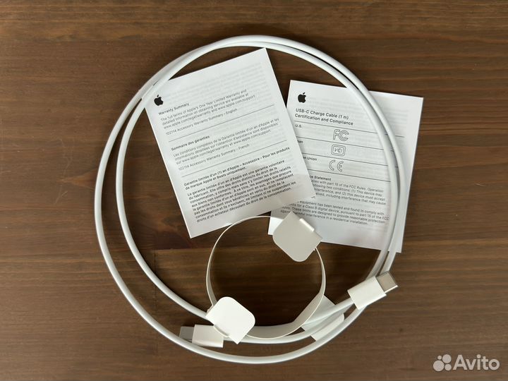 Кабель Apple USB Type-C, 1м, белый (MUF72ZM/A)