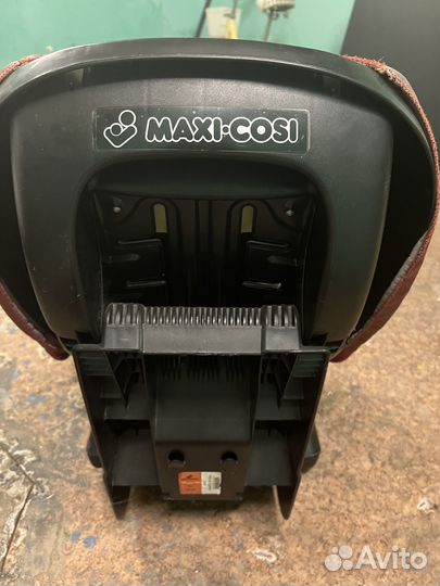 Автомобильное кресло maxi cosi