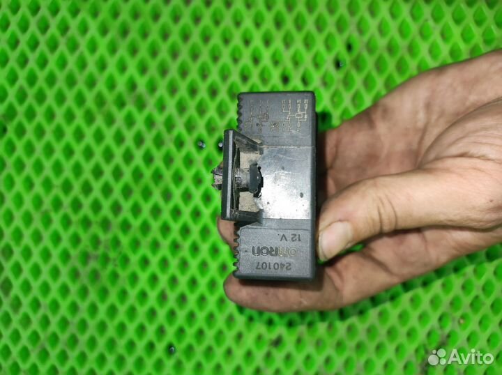 Реле топливного насоса Peugeot 308 EP6