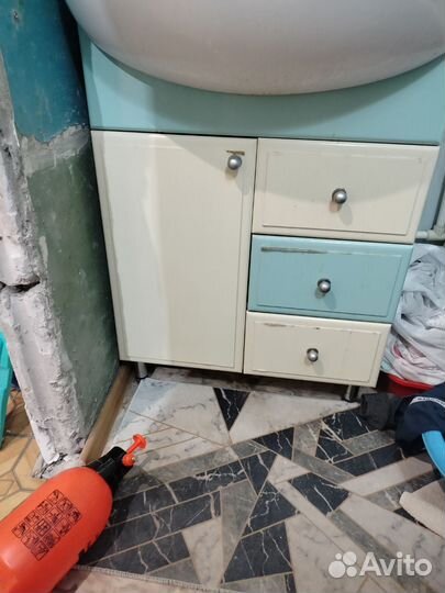 Шкаф с зеркалом в ванную