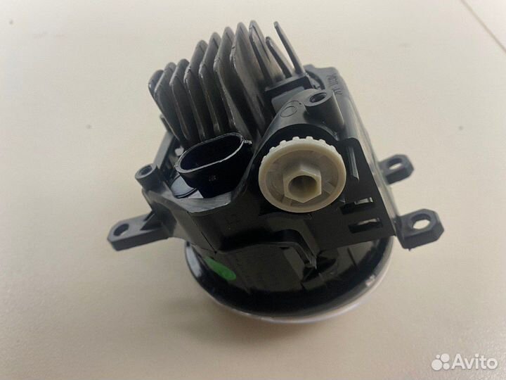 Туманка toyota voxy 07- (LED)