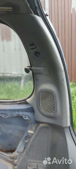 Обшивки салона на Nissan Serena c23