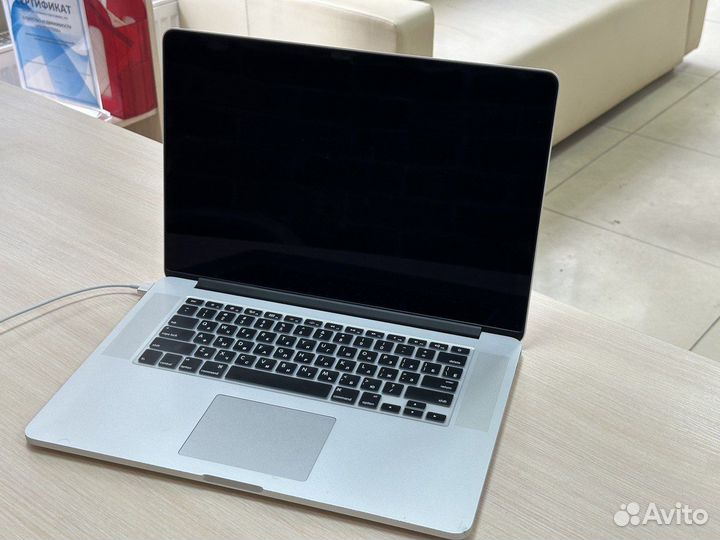 Apple MacBook Pro 15 /i7/16/256SSD