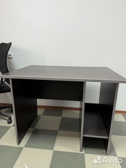 Продам стол офисный
