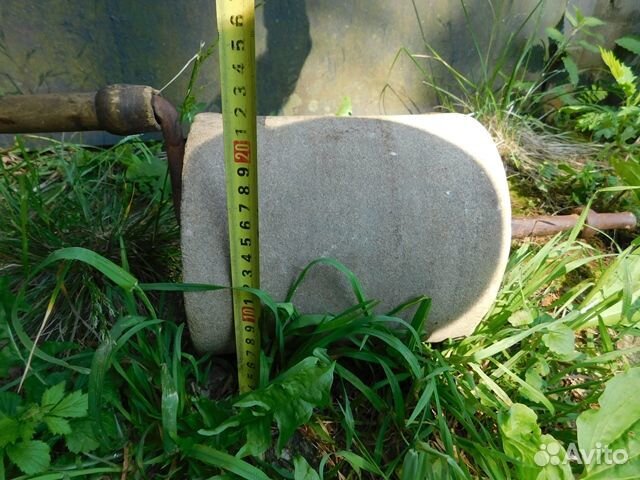 Старинный наждак-точилка с рукояткой ри