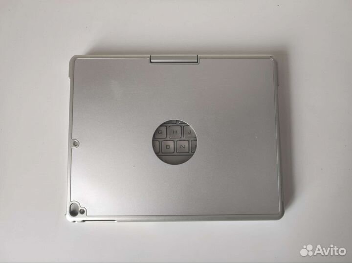 Чехол-клавиатура на iPad 9.7