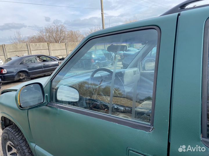 Стекла дверные Chevrolet Blazer 2 S15
