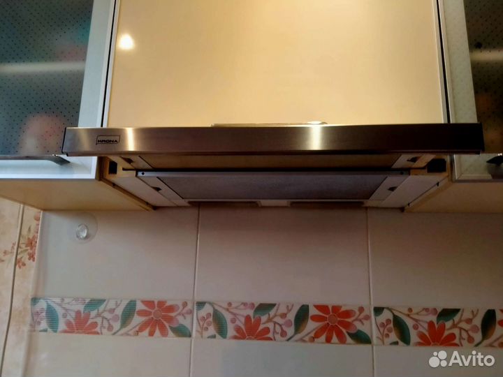 Кухонный гарнитур с вытяжкой и раковиной