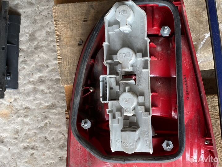 Фонари заднии Skoda superb1 2002г