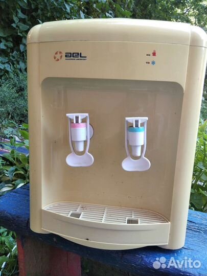 Куллер настольный